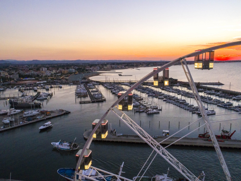 Pasqua a Rimini: si risveglia la spiaggia